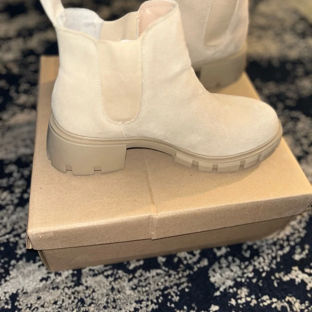 Steve Madden Cream Ankle Booties - Picture 6 of 8
